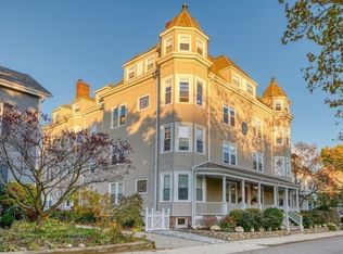 173 Davis Ave APT 3, Brookline, MA 02445