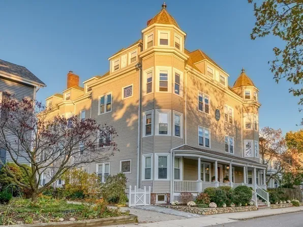 173 Davis Ave #4, Brookline, MA 02445