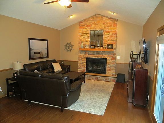 4th image of 7347 Laurel Cherry Dr