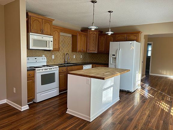 Kitchen with island