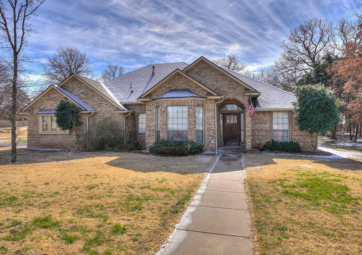 1042 Hidden Oaks Way — Photo 1