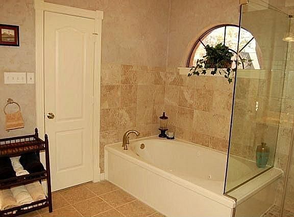 4th image of 413 Carriage Creek Ln