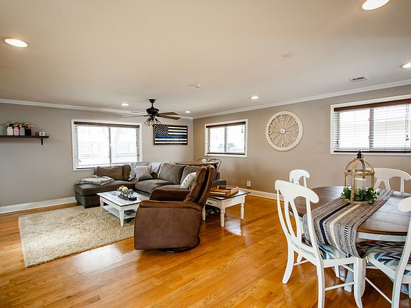 4th image of 138 Oxford Ln