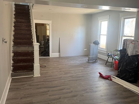 4th image of 130 Wyoming St