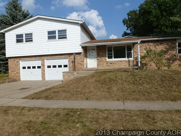 914 Crescent Dr photo 1