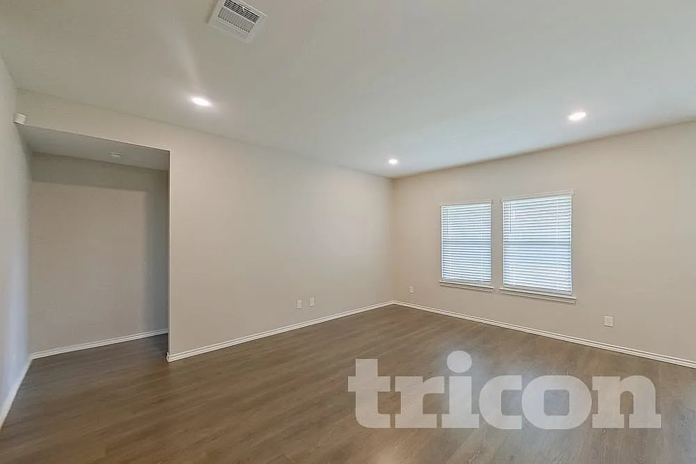 848 Glover Dr Aubrey TX — Photo 3