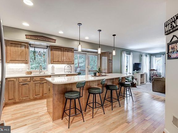 3rd image of 3175 Wheatfield Rd