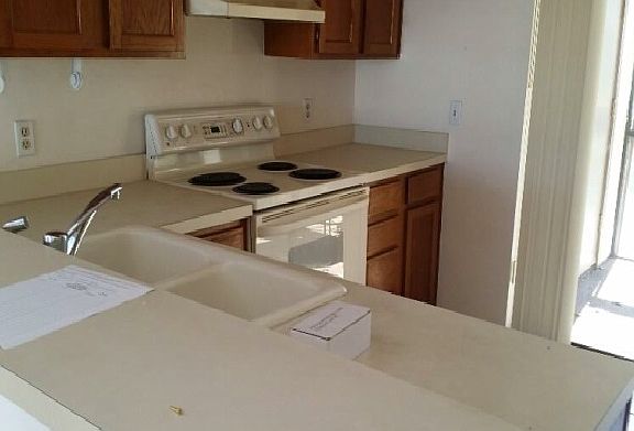 3rd image of 268 Woodlake Wynde