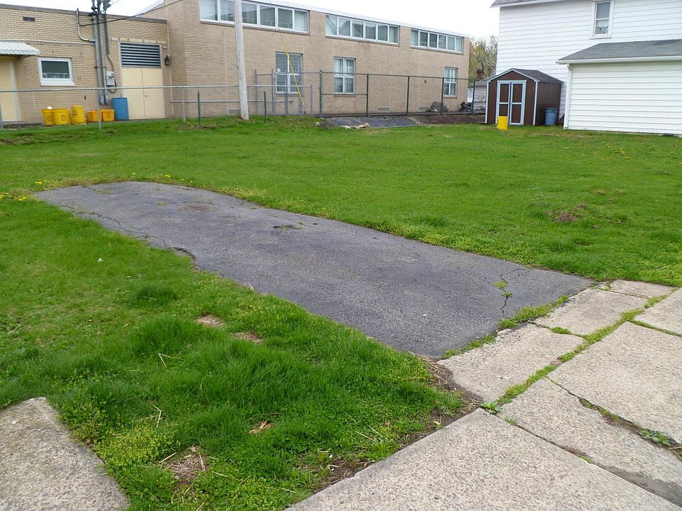 2nd image of 63 Memorial St