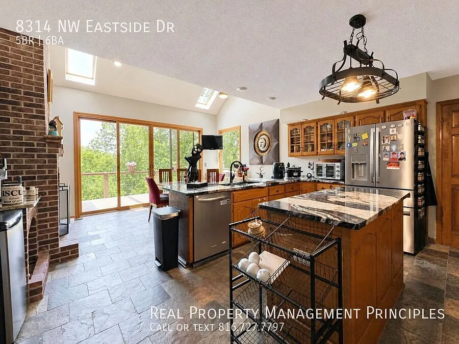 5 Bedroom 5.5 Bath Luxury Home in The Northland!! Deposit Free Living via Obligo! — Photo 4