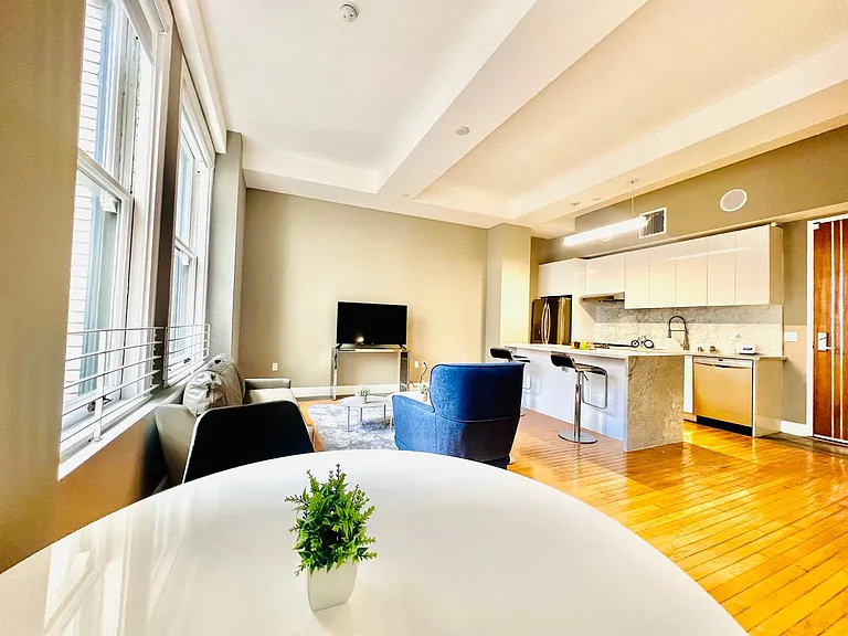 HWH Luxury Living — Photo 29