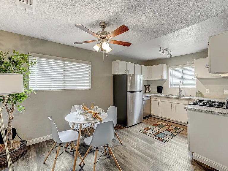 Desert Bay Apartments — Photo 5