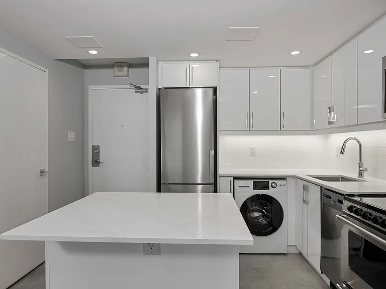 235 Bloor St E — Photo 17
