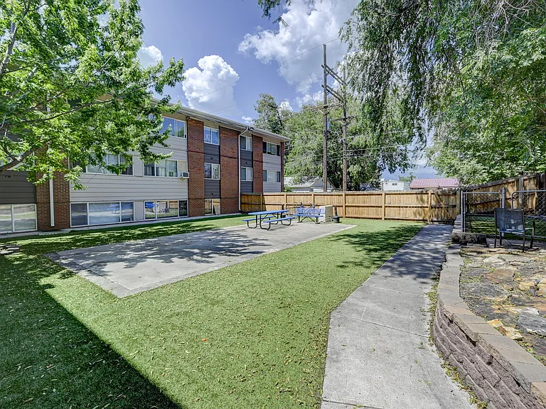 Summit View Apartments — Photo 18
