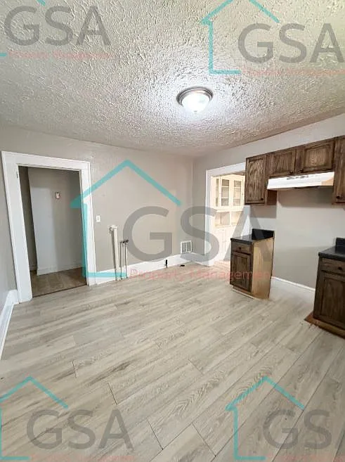 3 bed, 1300 sqft, $1,250 — Photo 4