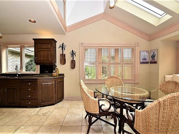 4th image of 3 Hampshire Ct