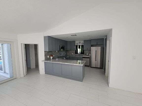 4th image of 5223 SW 11th Pl