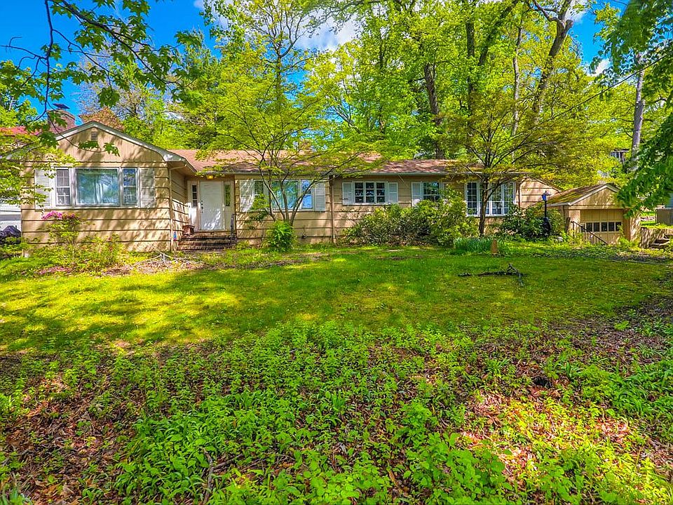 1st image of 375 Lighthouse Ave