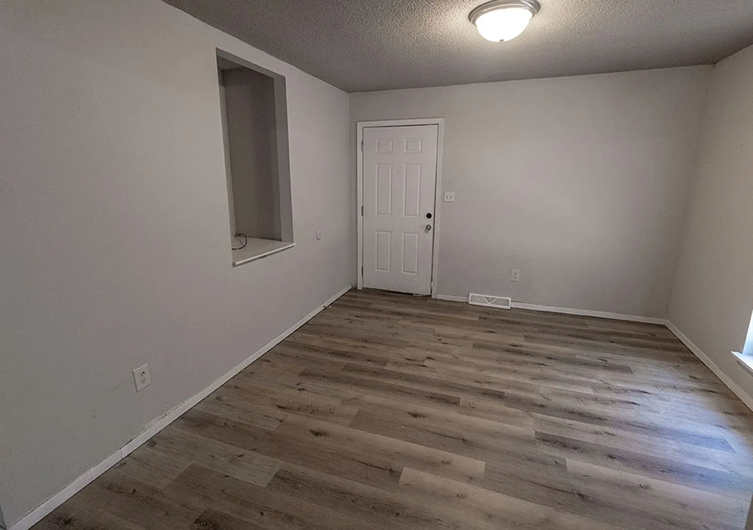 Central 4 bedroom Duplex — Photo 3