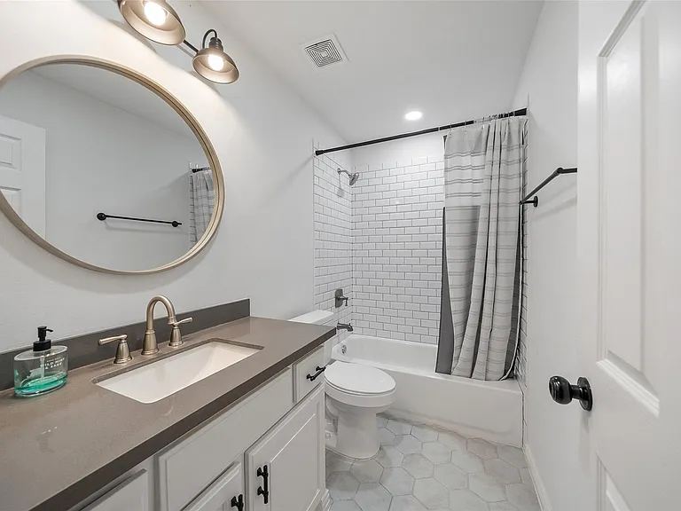 4884 Holly Ln W — Photo 14