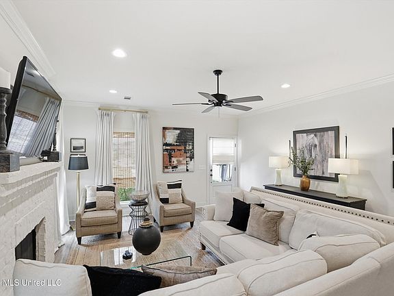 5th image of 878 Long Leaf Cir
