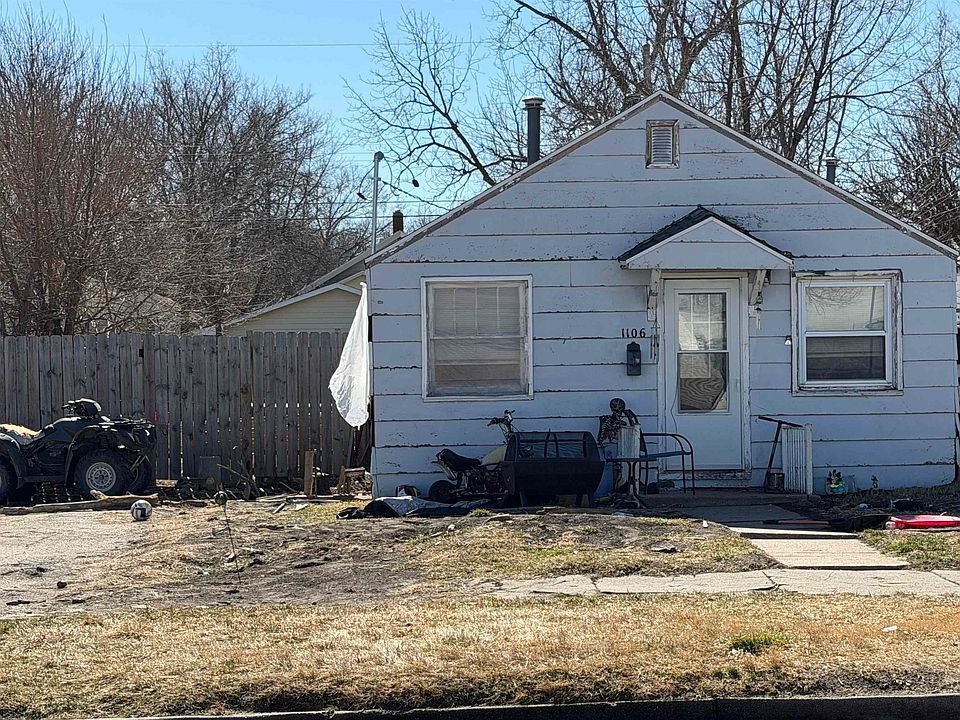 1st image of 1106 E 6th St.
