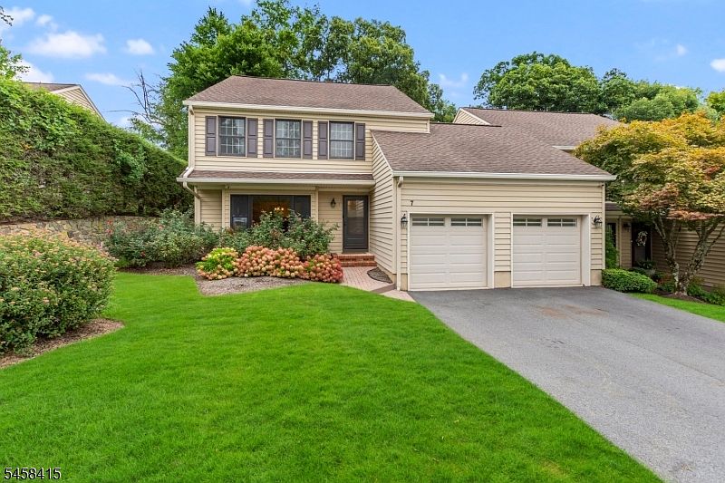 1st image of 7 Shadowbrook Ln