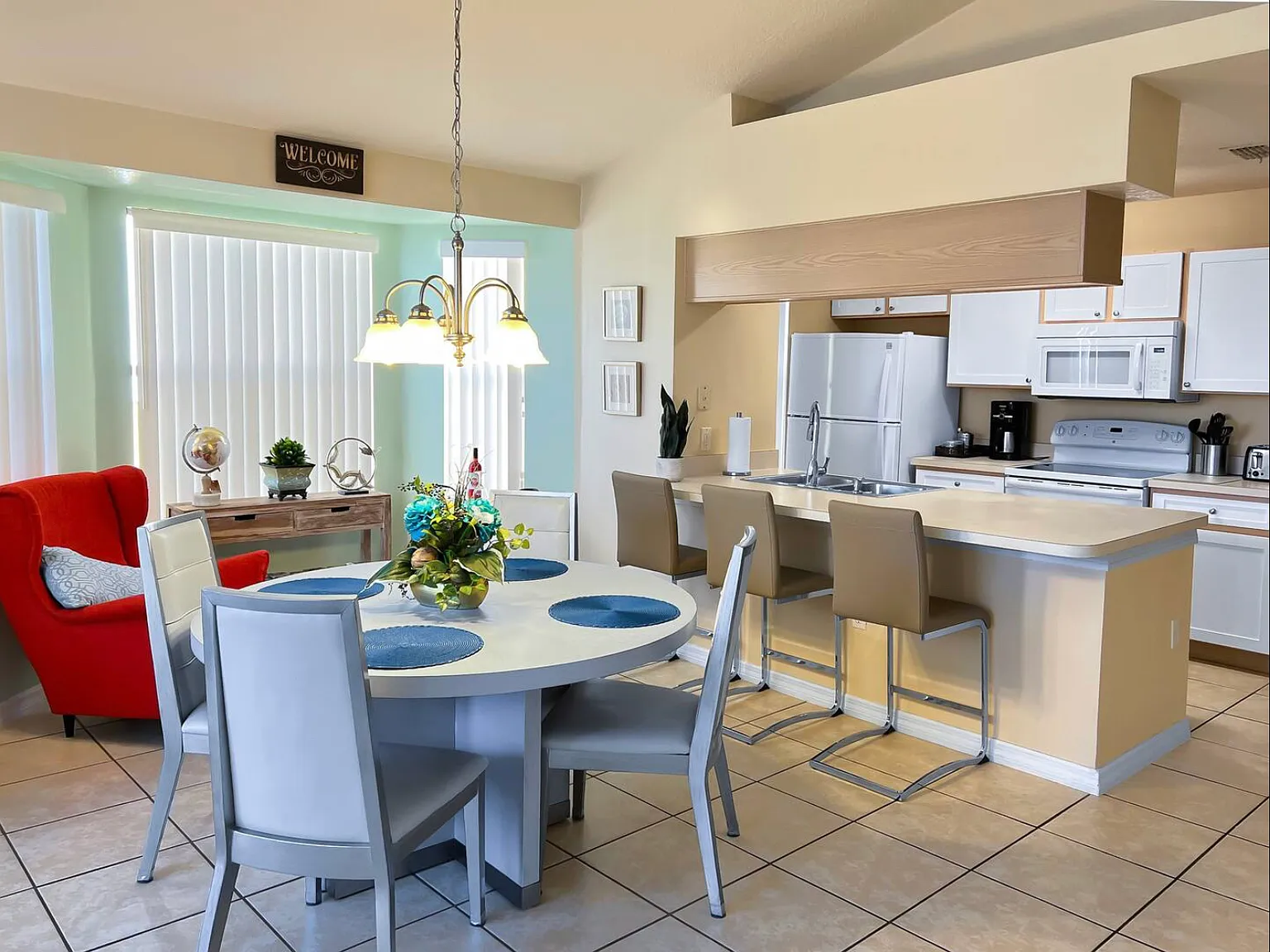 3 bed, 1381 sqft, $2,400 — Photo 4