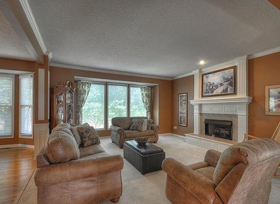 3rd image of 13927 Parkhill St