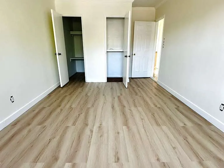 25-33 77th St #2 — Photo 3