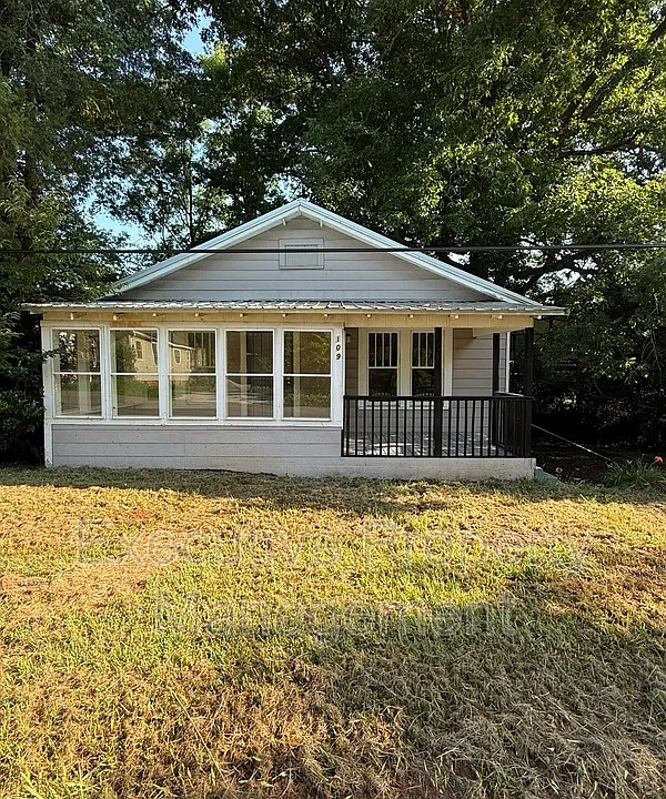 109 Oak Ave