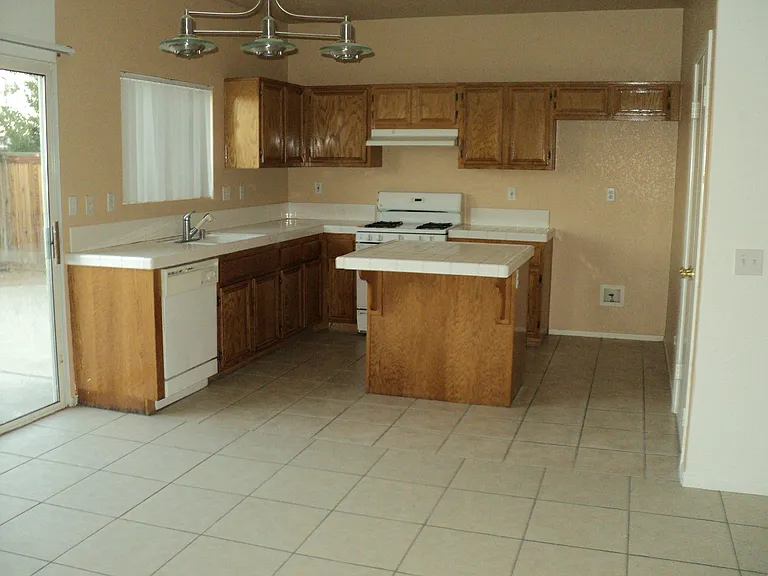540 W Arrow Hwy #M — Photo 5