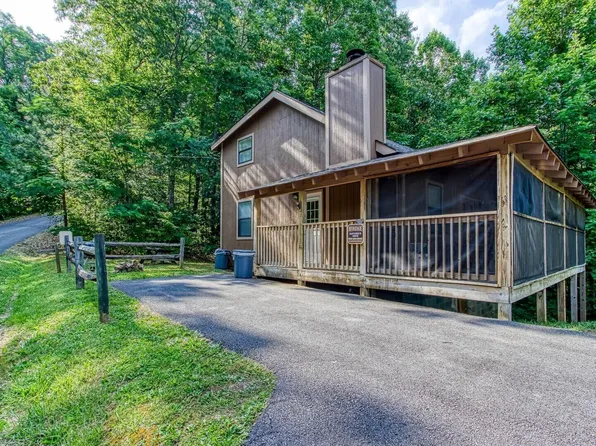 1729 Austin View Way, Pigeon Forge, TN 37876