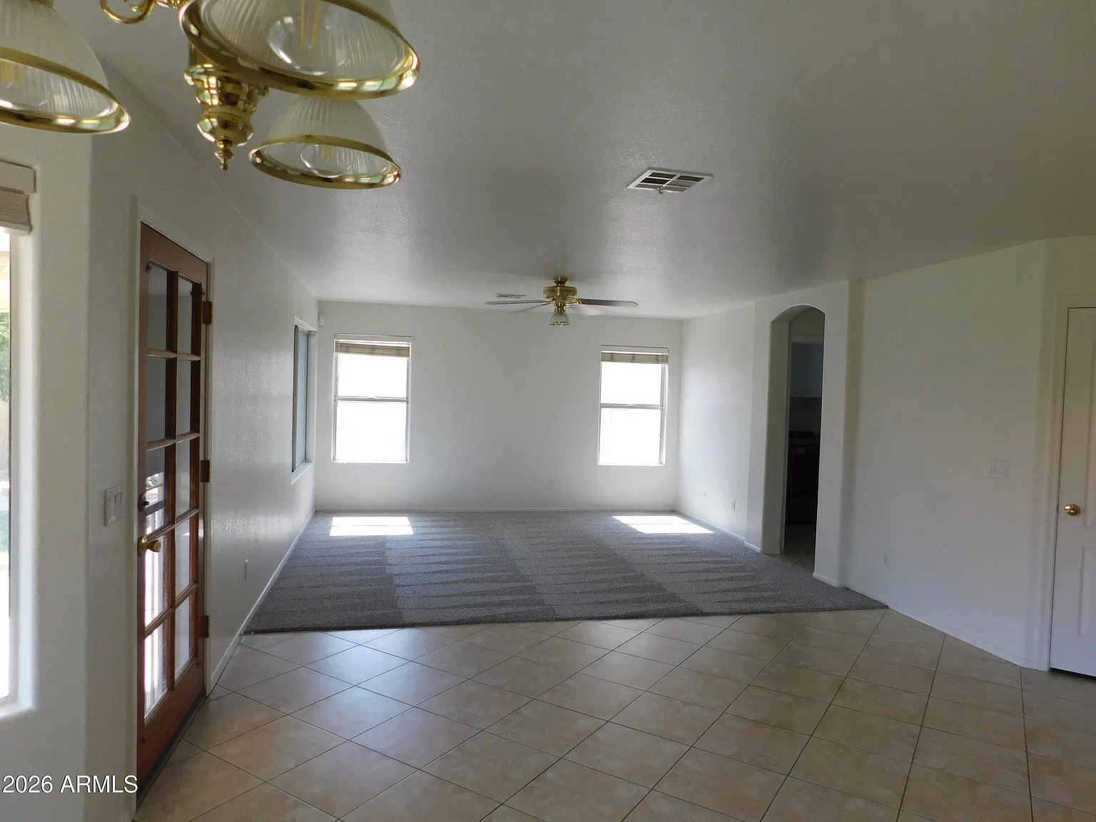 3 bed, 2.5 bath, 2305 sqft, $2,600 — Photo 3