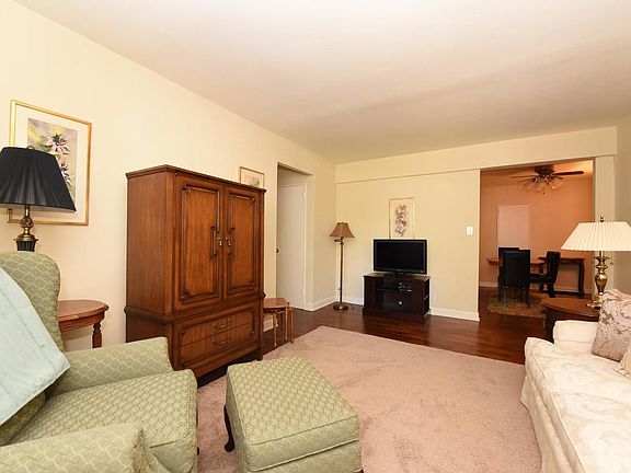 3rd image of 3925 51st St APT 2F
