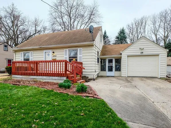 2204 53rd St, Des Moines, IA 50310