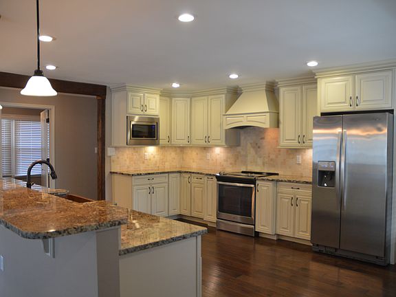 4th image of 7026 Shadyland Dr