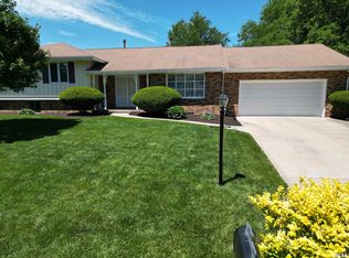 307 W Coventry Ln, Peoria, IL 61614