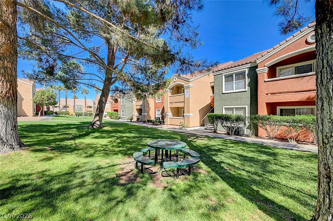 2 bed, 2.0 bath, 1219 sqft, $1,550 — Photo 2
