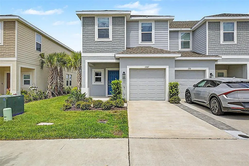 3 bed, 2.5 bath, 1555 sqft, $2,200 — Photo 2