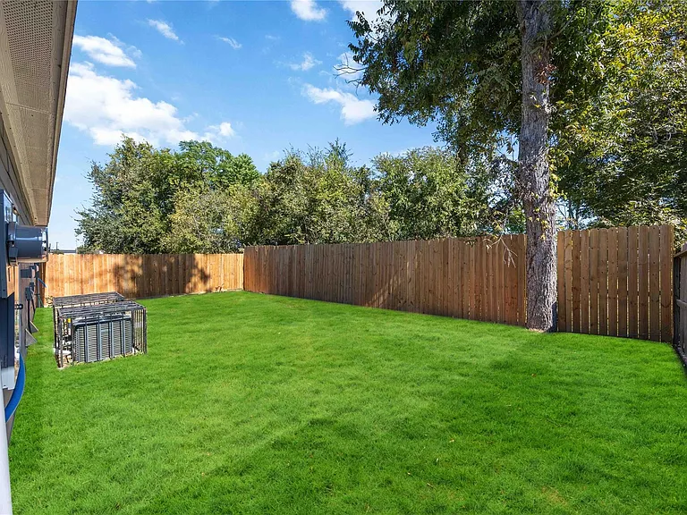 2708 Sam Wilson St — Photo 15