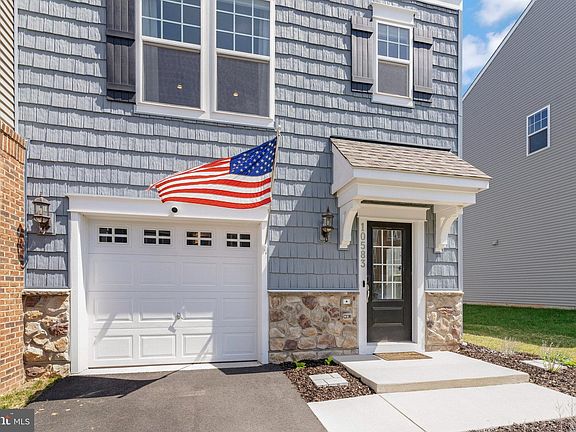 3rd image of 10583 Waterbury Woods Way