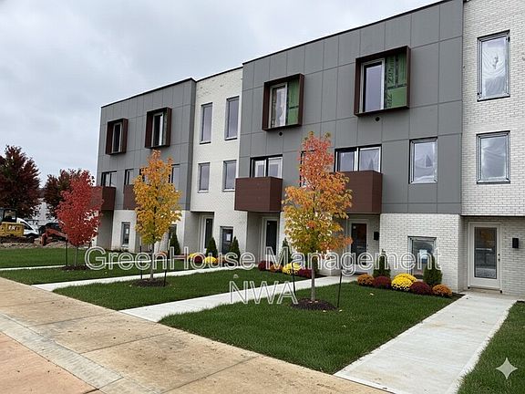 2nd image of 840 SE 8th St