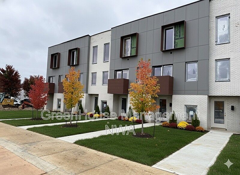 1st image of 838 SE 8th St
