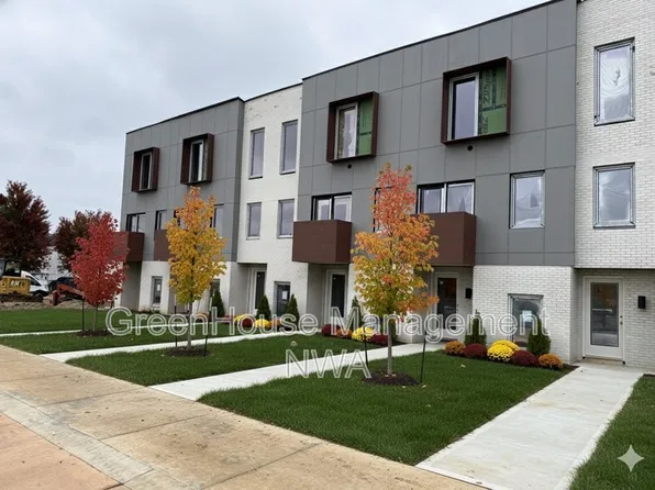 842 SE 8th St, Bentonville, AR 72712