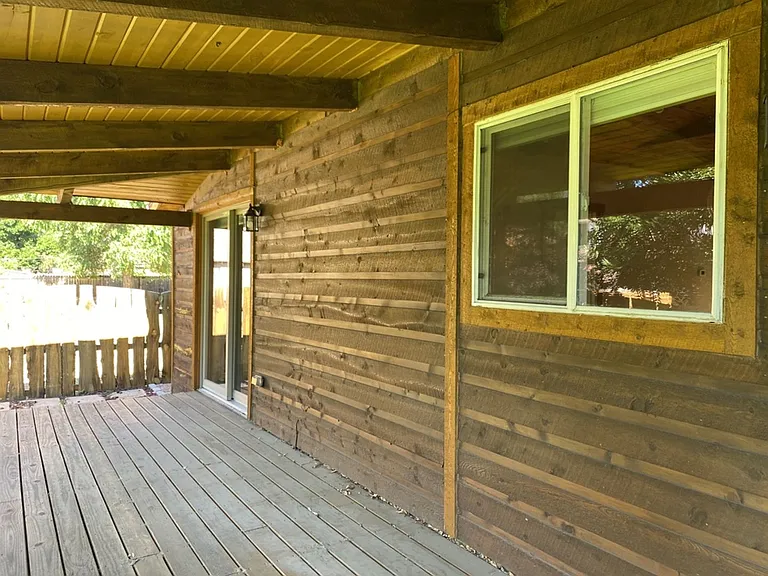 517 Endicott St — Photo 39