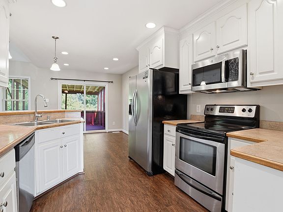 2nd image of 505 Heron Dr