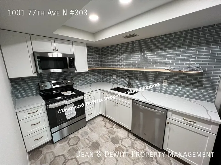 1001 77th Ave N #303 — Photo 3