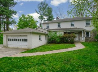 14 Appletree Hl, Mount Kisco, NY 10549