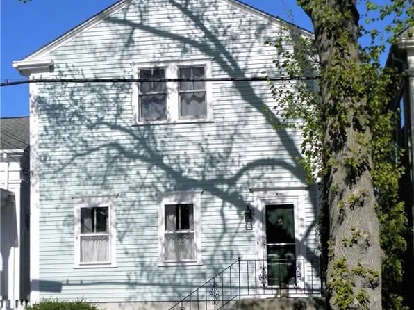 210 High St, Bristol, RI 02809